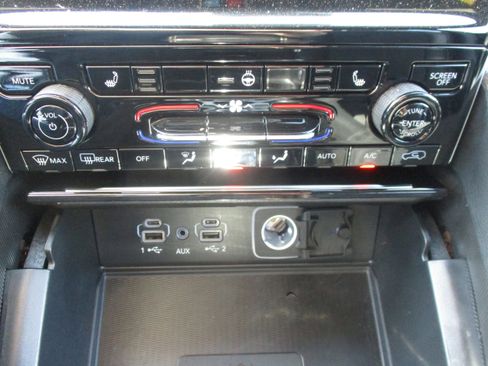 Used 2024 Jeep Grand Cherokee L Laredo AWD/4WD image 28