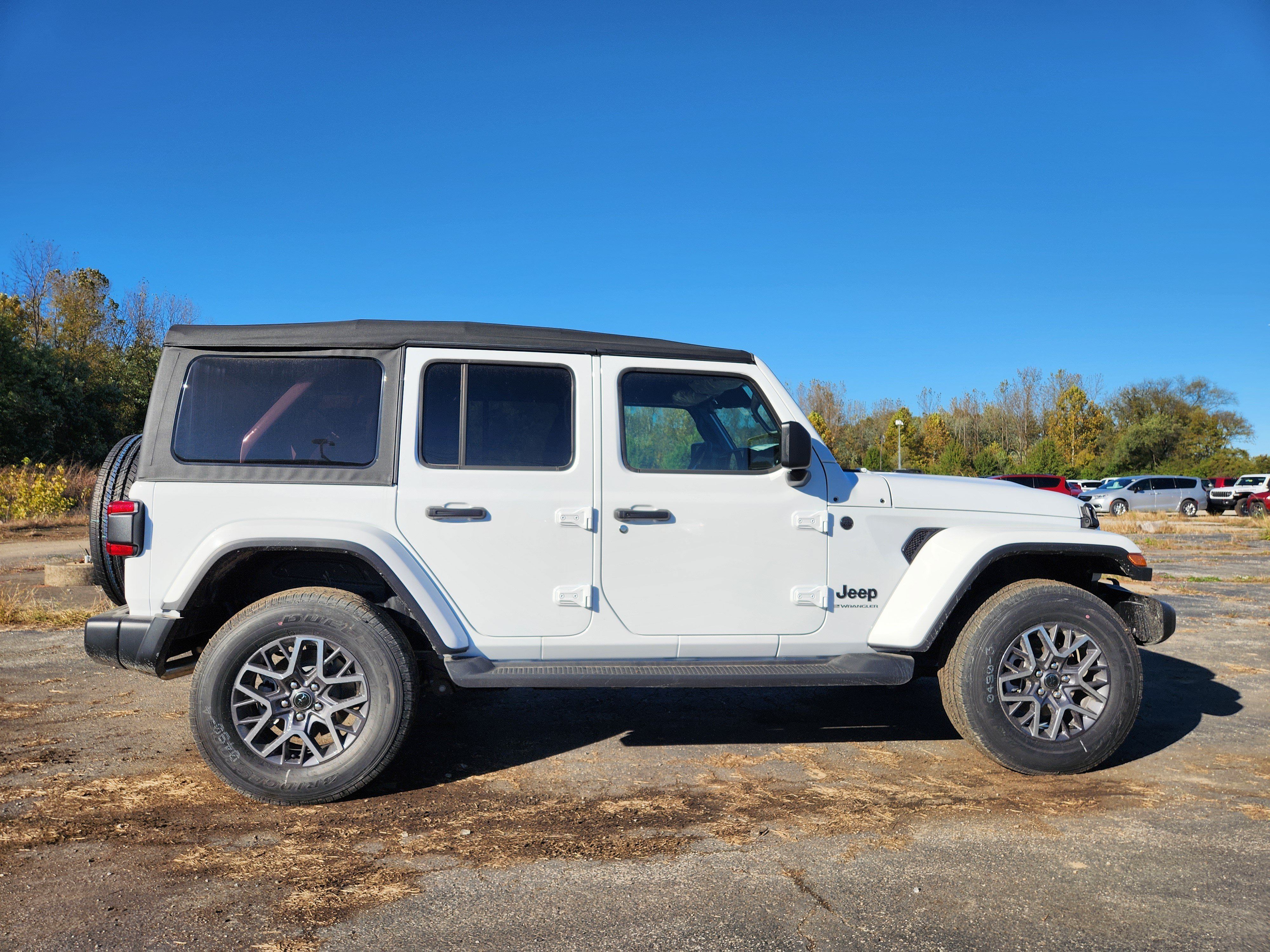 New 2025 Jeep Wrangler Unlimited Sahara AWD/4WD image 21