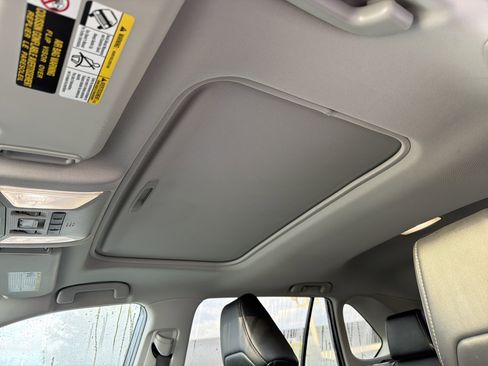 Used 2022 Toyota RAV4 XLE Premium image 34