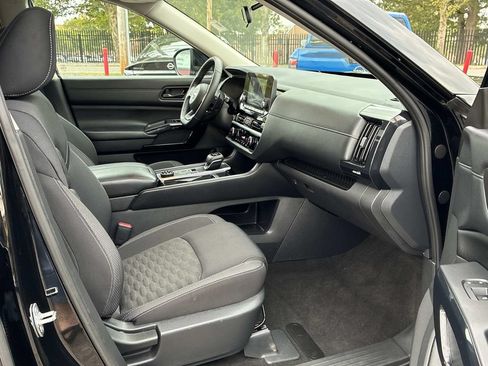 Certified 2023 Nissan Pathfinder SV w/ SV Premium Package AWD/4WD image 10