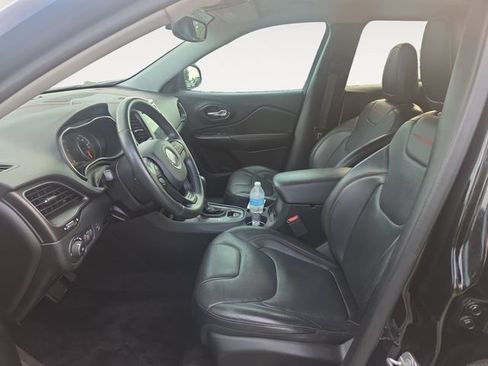 Used 2019 Jeep Cherokee Trailhawk AWD/4WD image 9