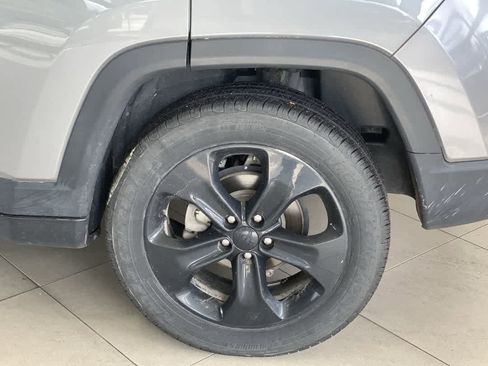 Used 2018 Jeep Compass Latitude w/ Popular Equipment Group AWD/4WD image 13