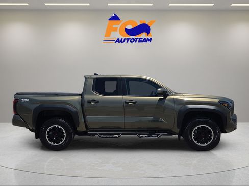 Certified 2024 Toyota Tacoma TRD Off-Road AWD/4WD image 5