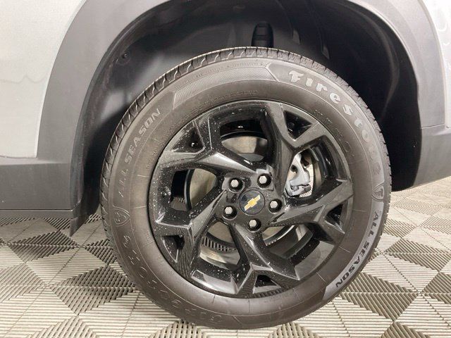 Used 2025 Chevrolet Trax LT FWD image 9