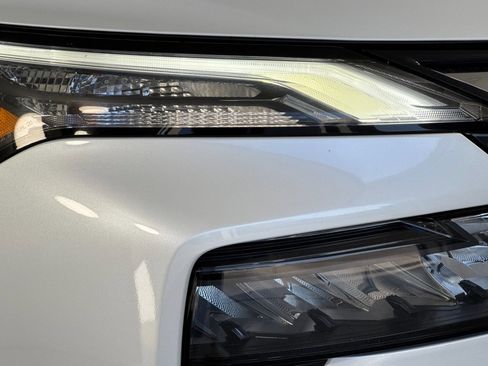 Used 2025 Nissan Rogue SV FWD image 10