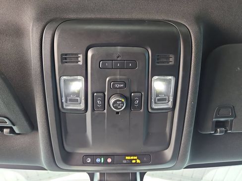 Used 2021 Chevrolet Tahoe RST w/ Luxury Package AWD/4WD image 21
