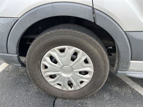 Used 2018 Ford Transit 350 XLT image 6