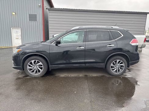 Used 2016 Nissan Rogue SL w/ SL Premium Package image 2