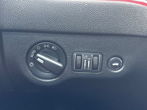 Used 2019 Dodge Charger SXT w/ Leather Interior Group RWD image 9