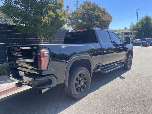 Used 2025 GMC Sierra 2500 AT4 w/ AT4 Preferred Package AWD/4WD image 5