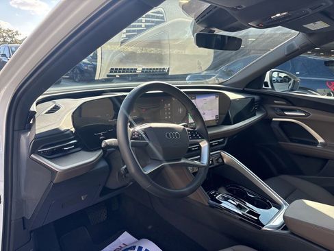 Used 2025 Audi Q5 Premium Plus w/ Premium Plus image 12