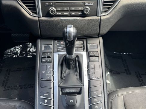 Used 2017 Porsche Macan AWD/4WD image 21
