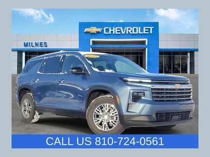 Used 2025 Chevrolet Traverse LT