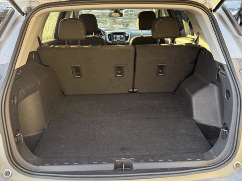 Used 2024 GMC Terrain SLE w/ Driver Convenience Package image 13