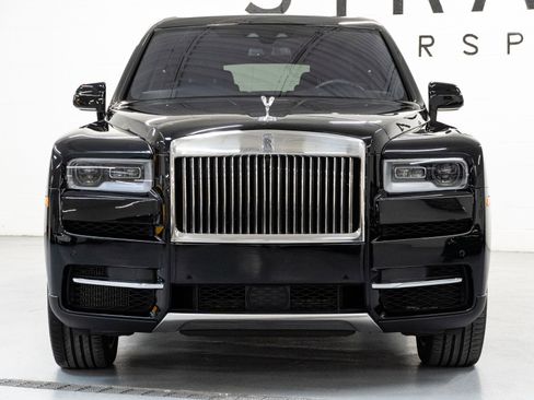Used 2022 Rolls-Royce Cullinan image 3