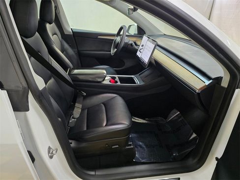 Used 2022 Tesla Model Y Performance image 11