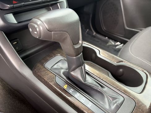 Used 2015 GMC Canyon SLE RWD image 26