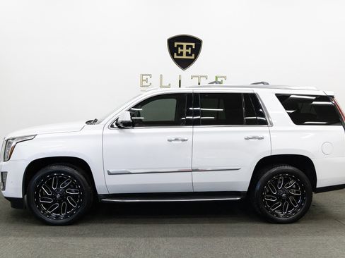 Used 2017 Cadillac Escalade Premium Luxury image 2