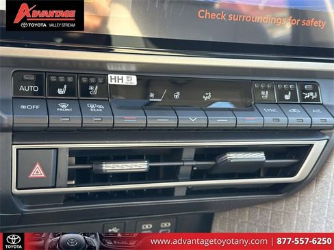 Used 2025 Toyota Camry XLE image 28