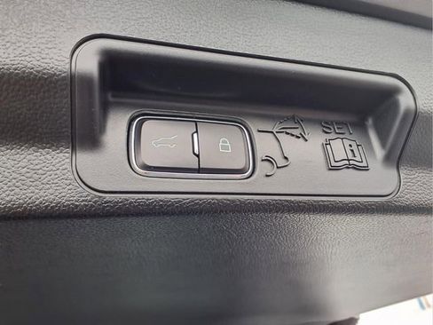 Used 2023 Ford Explorer XLT w/ Equipment Group 202A AWD/4WD image 10