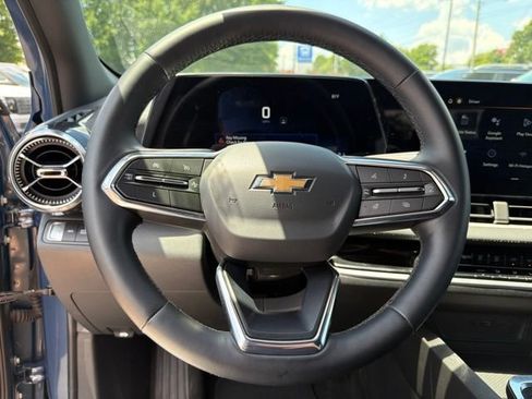Used 2025 Chevrolet Equinox LT AWD/4WD image 14