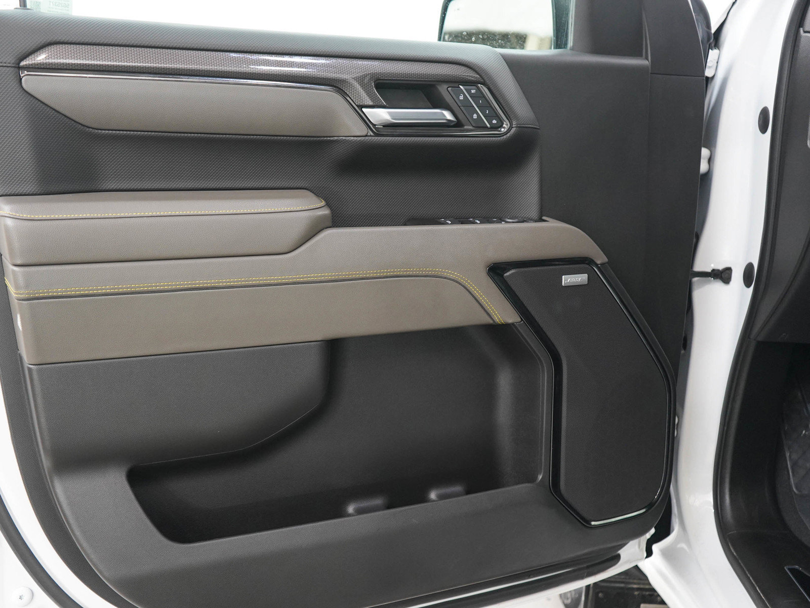 Used 2023 Chevrolet Silverado 1500 ZR2 w/ Technology Package AWD/4WD image 17