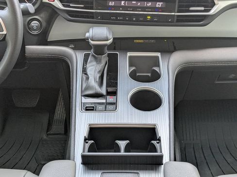 Used 2025 Toyota Sienna XLE w/ XLE Plus Package FWD image 18