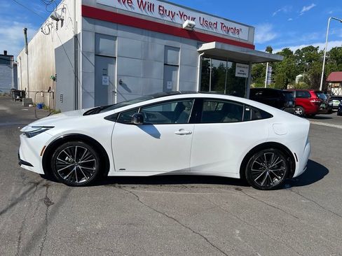 Used 2023 Toyota Prius Limited AWD/4WD image 7