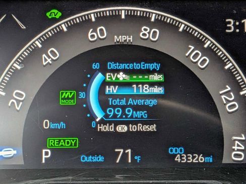 Used 2022 Toyota RAV4 SE w/ Weather & Moonroof Package image 29