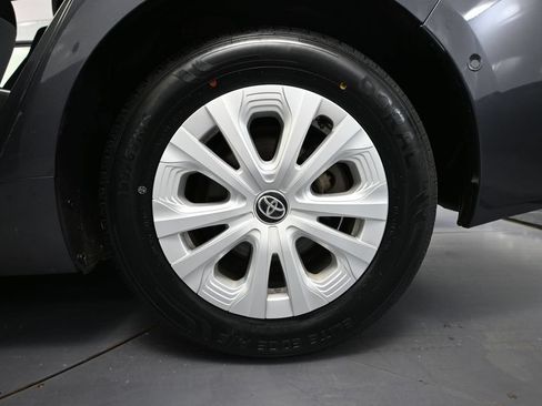 Used 2022 Toyota Prius LE FWD image 13