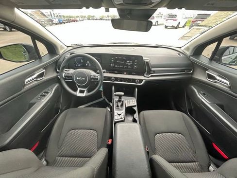 Used 2025 Kia Sportage LX AWD/4WD image 29