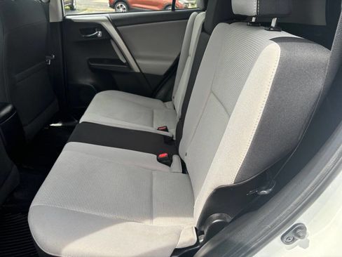 Used 2018 Toyota RAV4 XLE AWD/4WD image 9