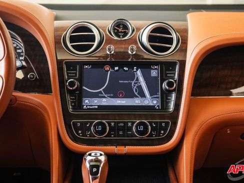 Used 2017 Bentley Bentayga image 20