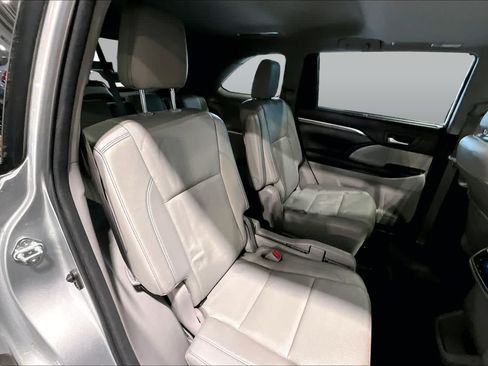 Used 2018 Toyota Highlander Limited FWD image 20