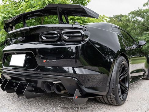 Used 2019 Chevrolet Camaro ZL1 RWD image 19