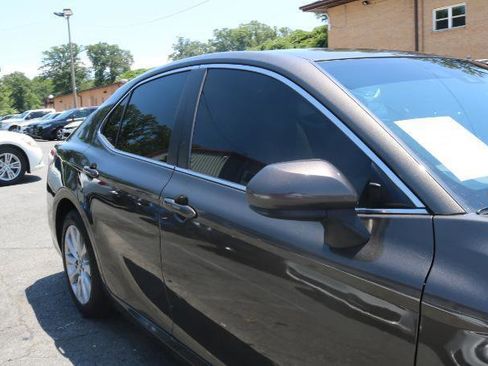 Used 2018 Toyota Camry LE FWD image 3