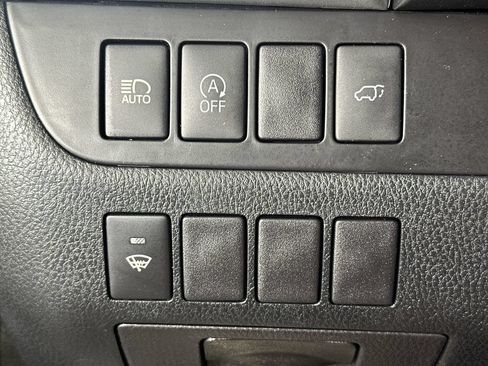 Used 2019 Toyota Highlander Plus AWD/4WD image 19