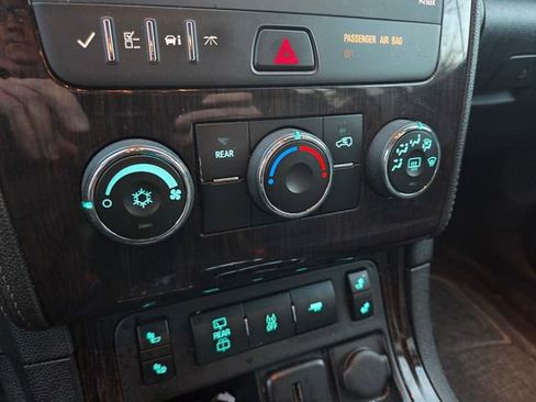 Used 2017 Chevrolet Traverse LT w/ Style and Technology Package image 12