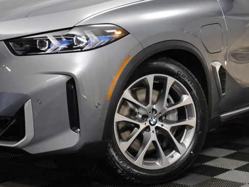 New 2026 BMW X5 xDrive50e w/ Climate Comfort Package AWD/4WD image 4
