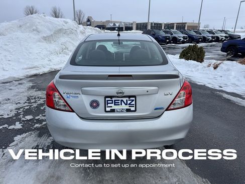 Used 2014 Nissan Versa SV w/ Convenience Package image 4