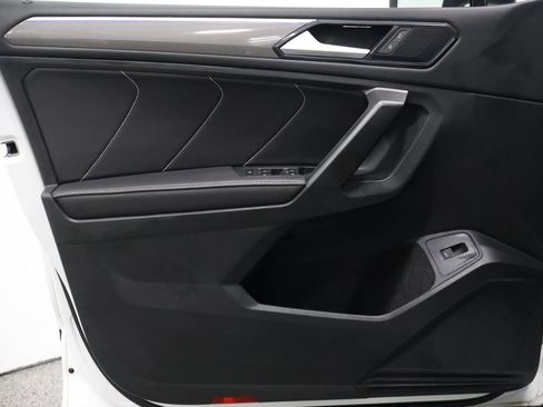 Used 2024 Volkswagen Tiguan SE R-Line image 12