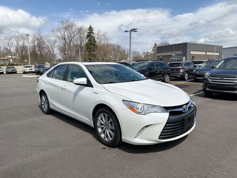 Used 2015 Toyota Camry XLE w/ Moonroof Package image 15