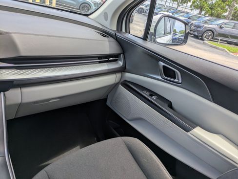 Certified 2024 Kia Carnival LX FWD image 14