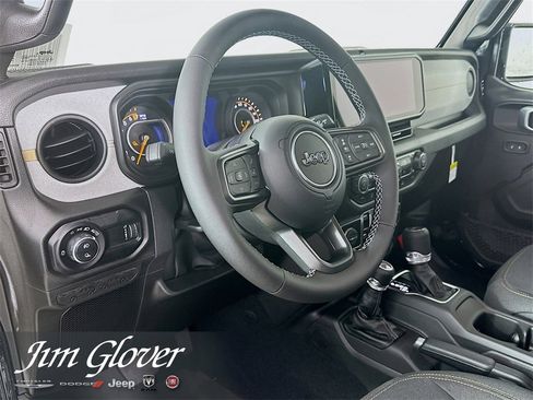 New 2025 Jeep Gladiator Sport image 26