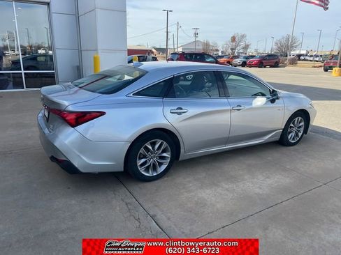 Used 2019 Toyota Avalon XLE w/ Moonroof Package image 5
