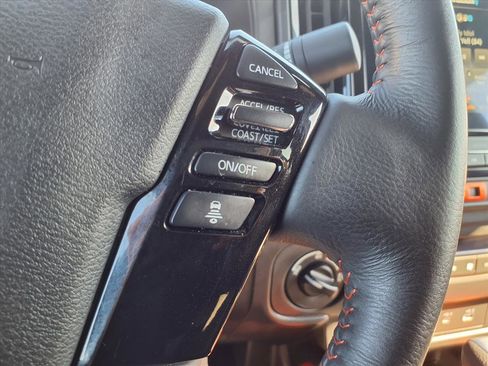 Used 2025 Nissan Frontier PRO-4X image 16