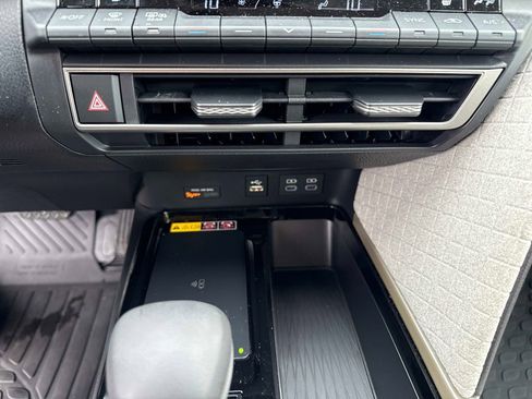 Used 2025 Toyota Camry XLE image 20