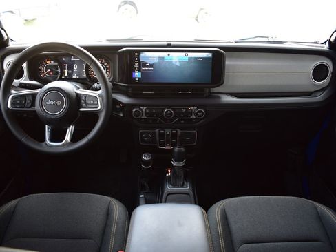Used 2024 Jeep Wrangler Unlimited Sahara AWD/4WD image 33