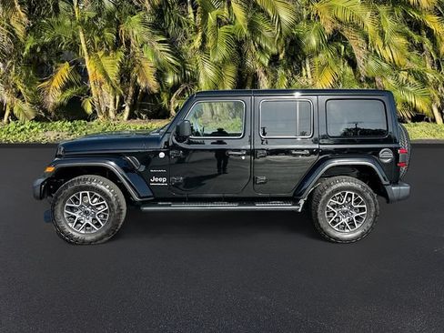Used 2024 Jeep Wrangler Unlimited Sahara w/ Technology Group AWD/4WD image 9