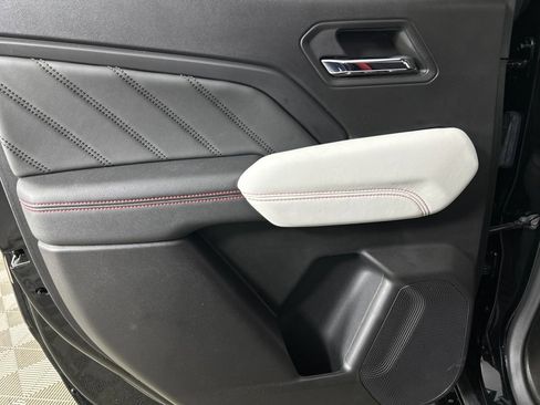 Used 2024 GMC Canyon AT4X AWD/4WD image 17